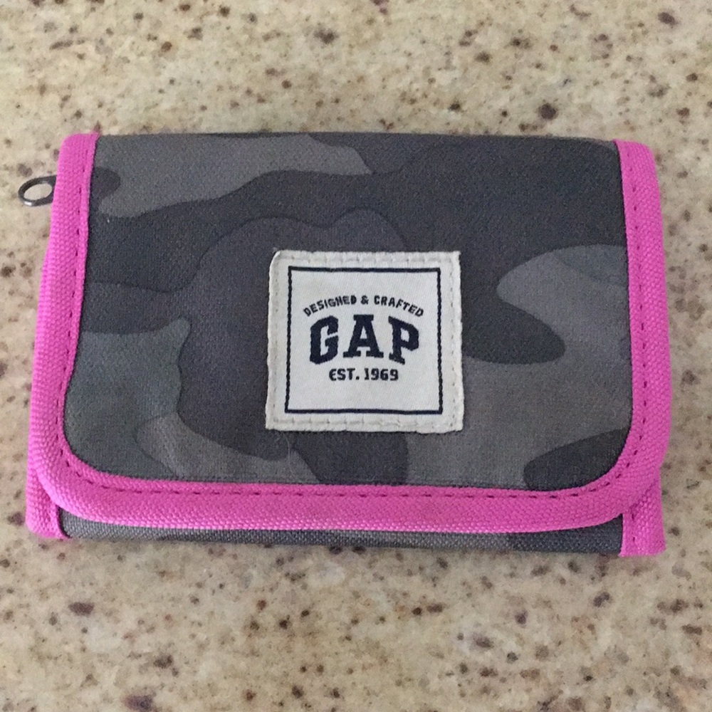 Girls Gap camo wallet